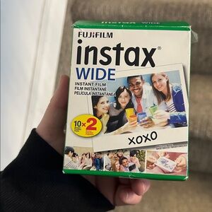 Wide Instant Film, White, 20 Exposures Fujifilm